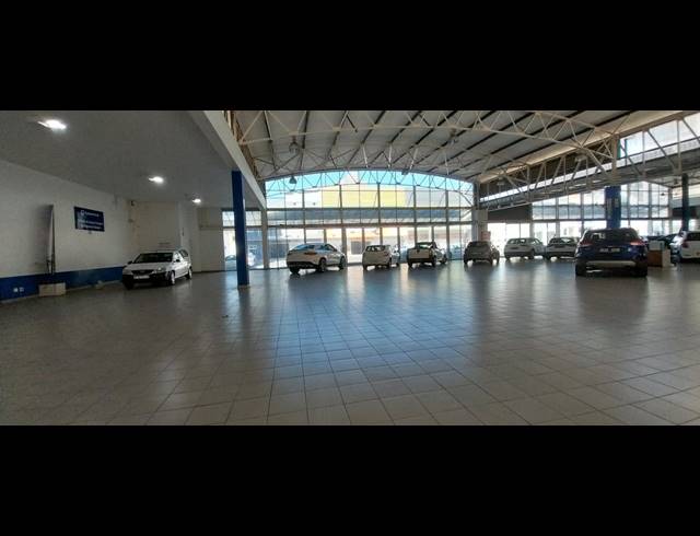 925M² SHOWROOM TO LET IN DURBAN CENTRAL